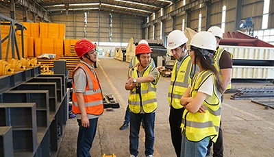 Visita a la fábrica de un cliente ruso: equipo de planta de trituración y cri...