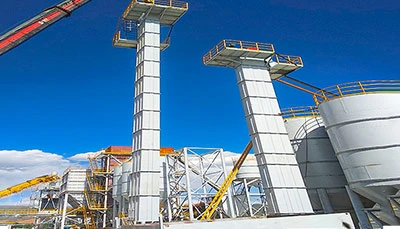 ¿Por qué utilizar un elevador de cangilones para el manejo de arena de cuarzo?